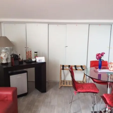 בית אירוח Studio De La Petite Metairie